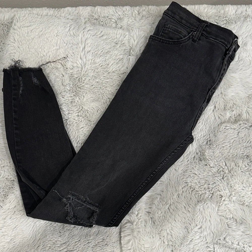 Free People Distressed Black Skinny Jeans Size 28 | Raw Hem Stretch Denim